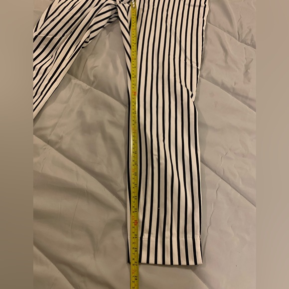 H&M white/navy pinstriped stretchy flat front slacks size 8 (fits like a 5) - Picture 8 of 9